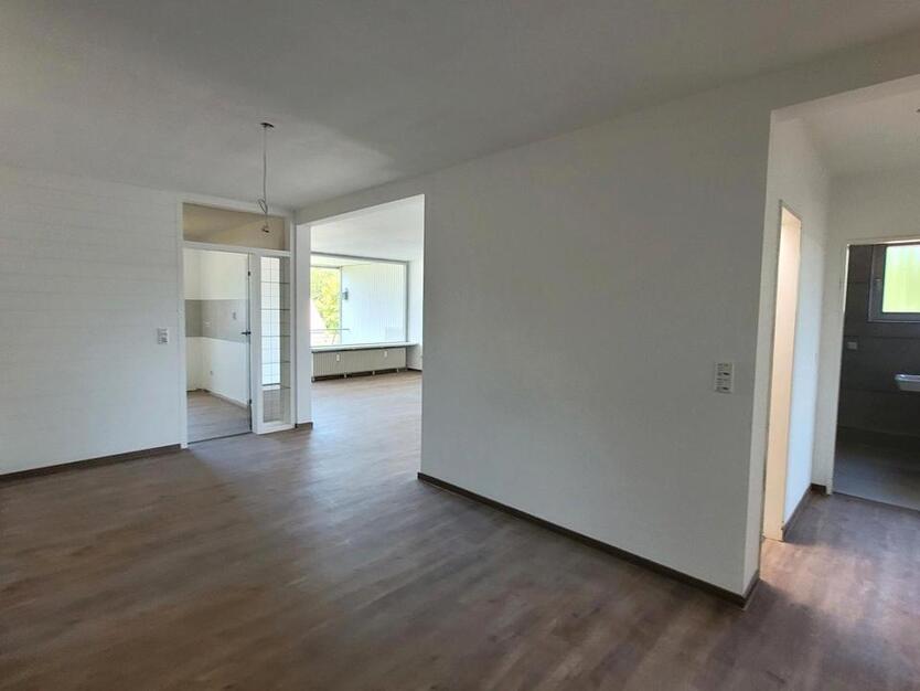 Helle 3 Zimmerwohnung mit Balkon und Dachterasse in Theesen