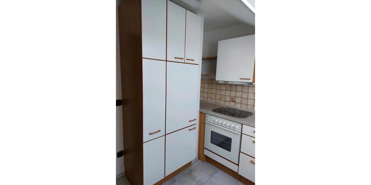 Wohnung DG 85qm (KM 680 € Warmmiete inkl. Strom ca.1080 €) 3 zimmer