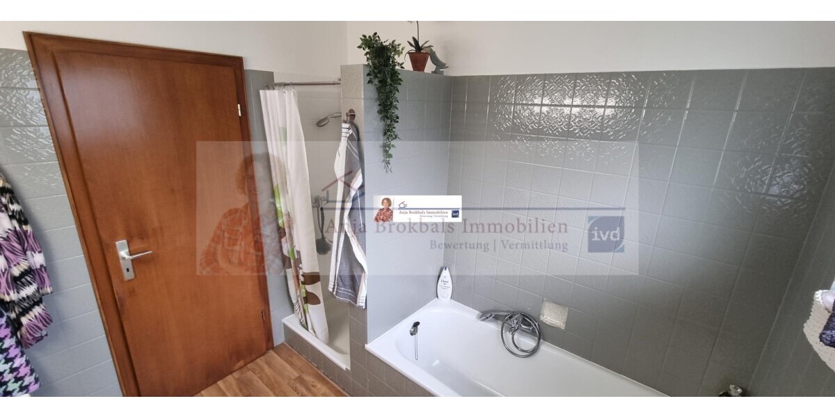 33330 Gütersloh: Großes Haus für 1-2 FamilienGenerationen - provisionsfrei für Käufer - Zweifamilienhaus Gütersloh | Angebot:18157426