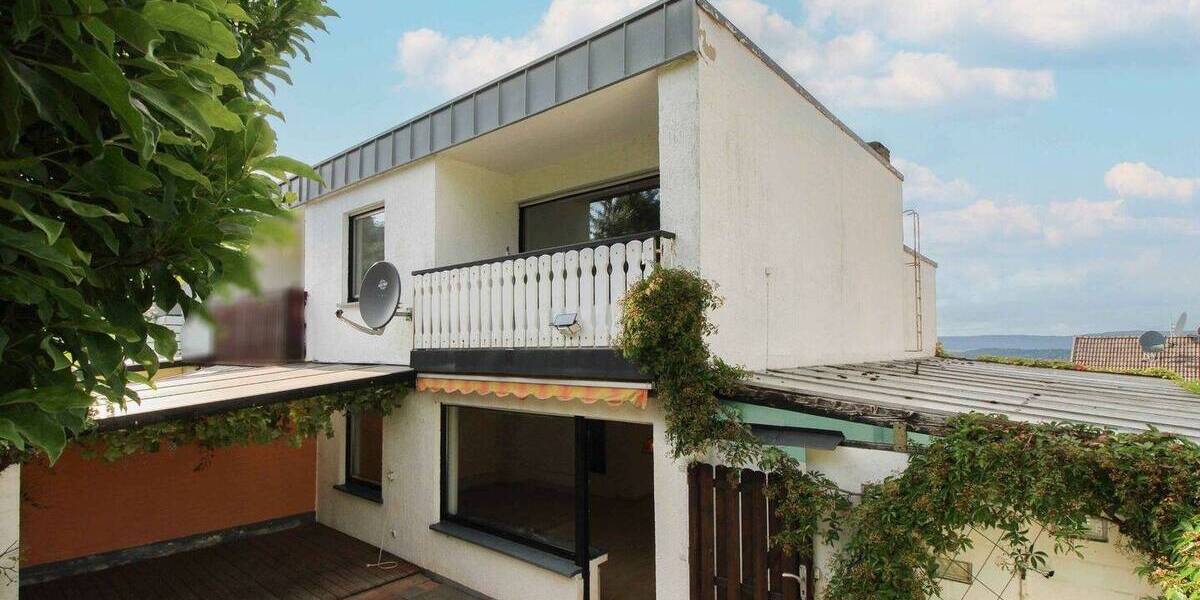 Preiswert & für die Familie: Reiheneckhaus mit Gartenoase & Garage oberhalb vom Ortskern 4 zimmer