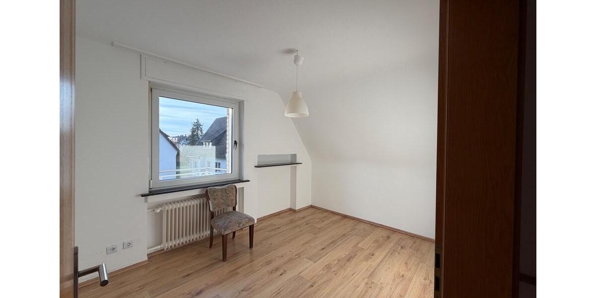 GT SW: Helle 3-Zimmer-Wohnung mit Balkon, neuem Bad & Stellplatz 3 zimmer