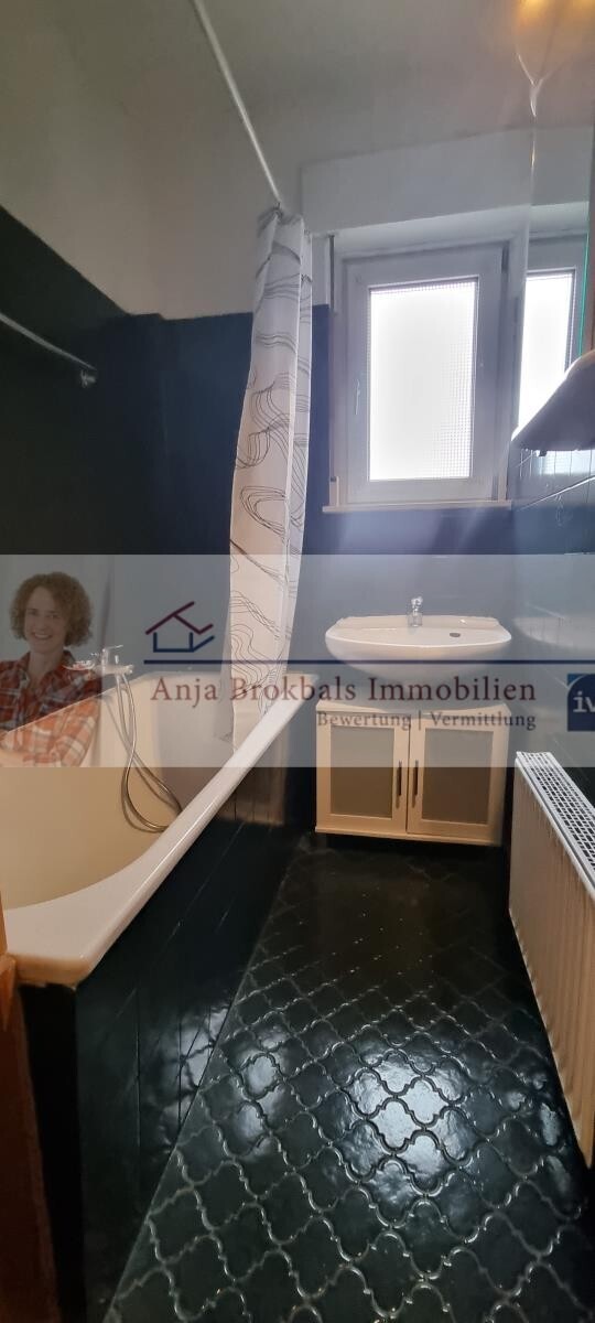 Gütersloh: Zwischen Theater und Gesamtschule Anne-Frank_provisionsfrei für Käufer 7 zimmer