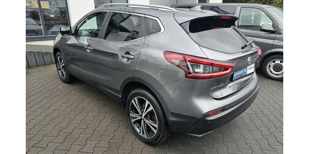 Nissan Qashqai N-Connecta NAVI PANO. Kamera 360° 129.421 km 12.490 &euro; Löhne 32584