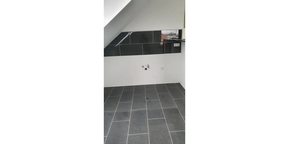 Dachgeschoßwohnung Lage - 2 Zimmer, 65 m&sup2;, 820&euro; | Angebot:25081433