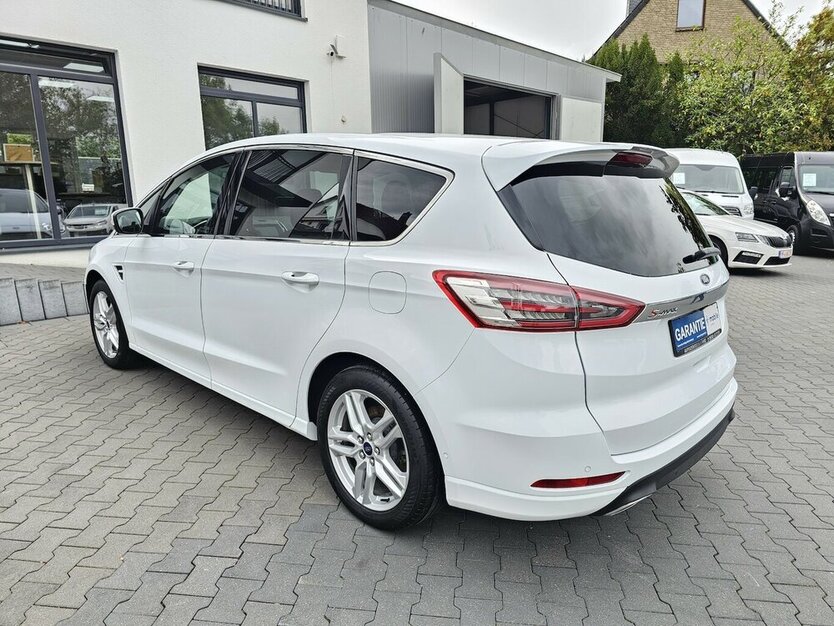 S-Max 2.0 Titanium 7-Sitzer NAVI AHK RFK PANO