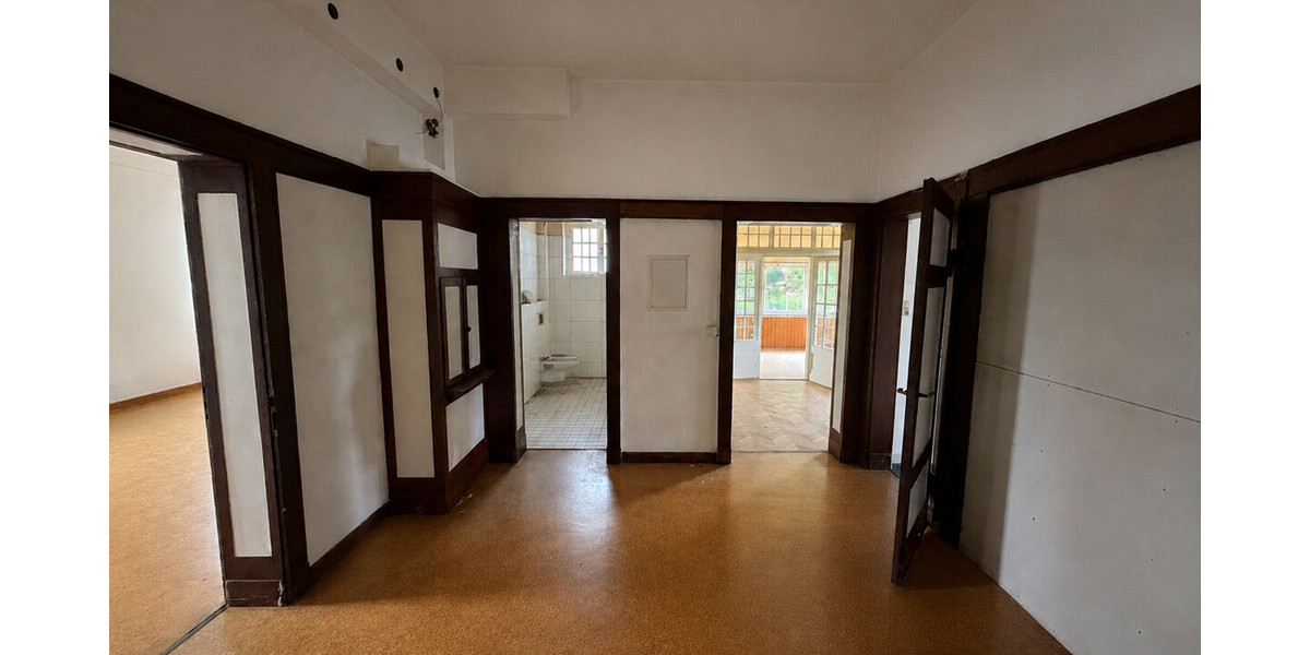Denkmalgeschützte Fabrikantenvilla an der Weser – Parkgrundstück mit drei zusätzlichen Bauplätzen - Mehrfamilienhaus, Wohnhaus Vlotho | Angebot:26857223