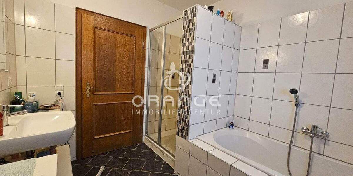***Großzügiges Zweifamilienhaus mit ca. 12.000 m² Traumgrundstück*** 1 zimmer