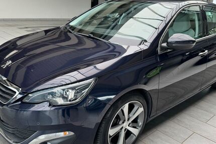 Peugeot 308 132.000 km 6.950 &euro; Detmold 32758