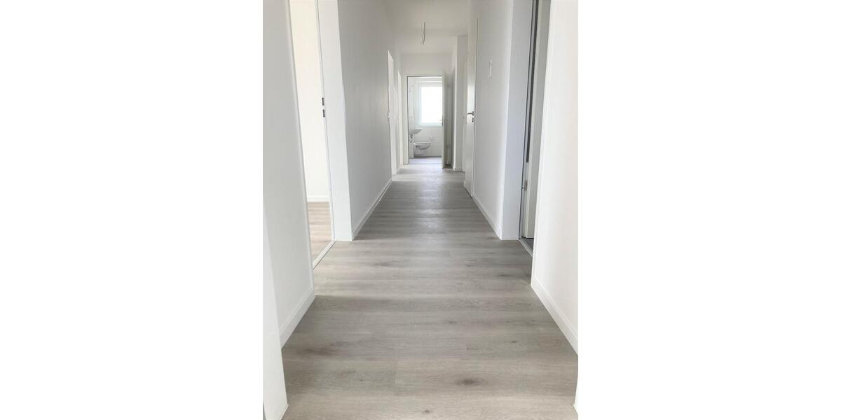 Erdgeschoßwohnung Hüllhorst - 4 Zimmer, 105 m&sup2;, 950&euro; | Angebot:25753640