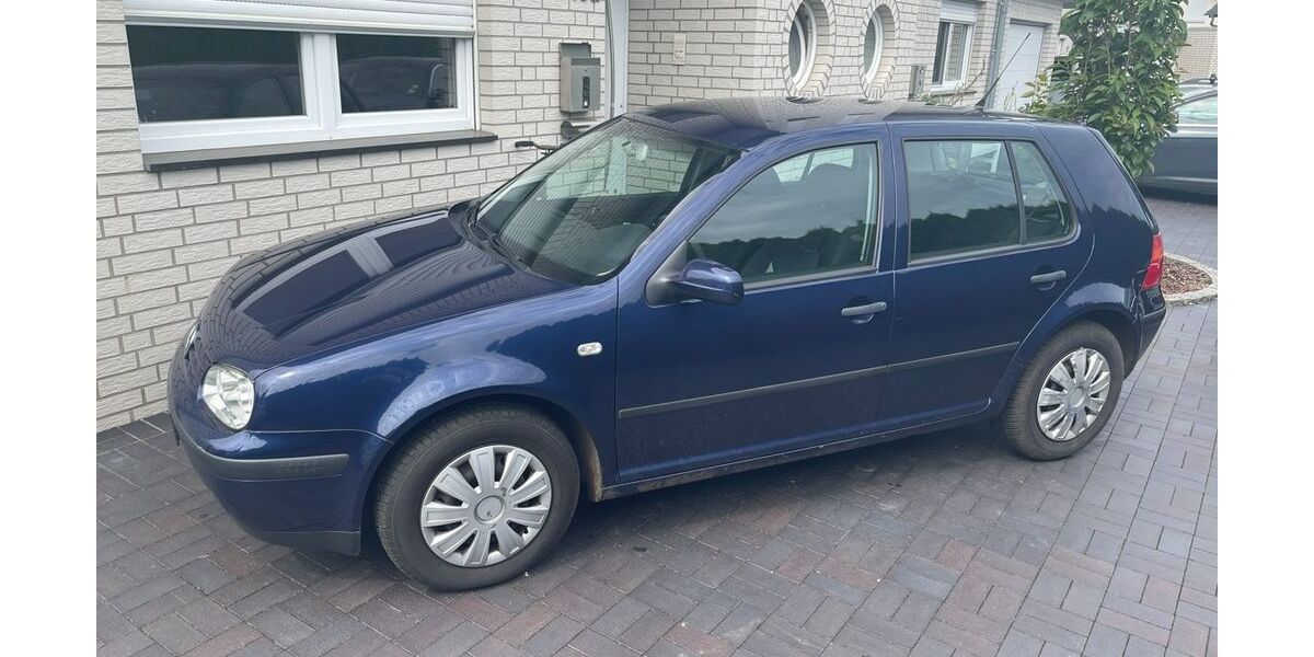 VW Golf 216.000 km 890 &euro; Verl 33415