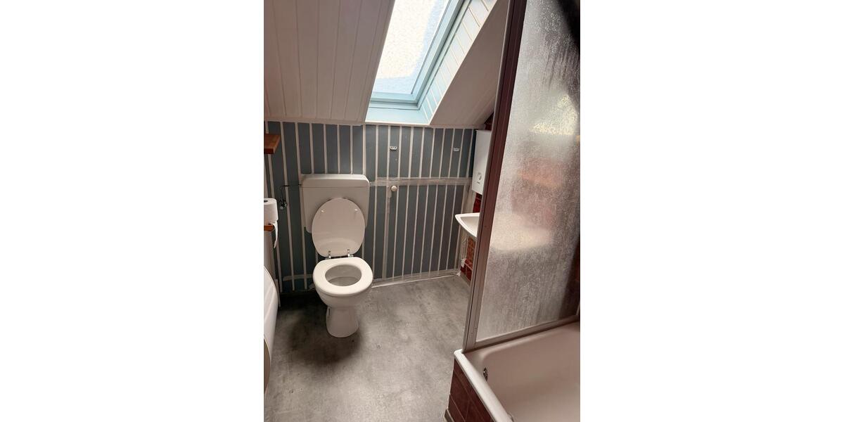 Top Dachgeschoss Wohnung gepflegt gute Lage im Bi-Osten 1 zimmer