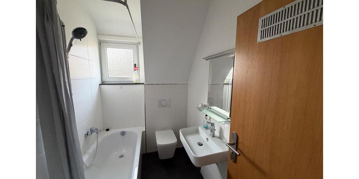 GT SW: Helle 3-Zimmer-Wohnung mit Balkon, neuem Bad & Stellplatz 3 zimmer