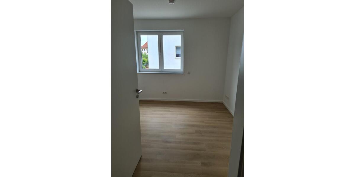Erdgeschoßwohnung Detmold Hiddesen - 3 Zimmer, 96 m&sup2;, 1.100&euro; | Angebot:25781078