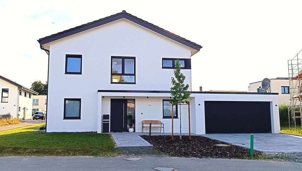 Haus zum Mieten in Herford 2.050 € 160 m²
