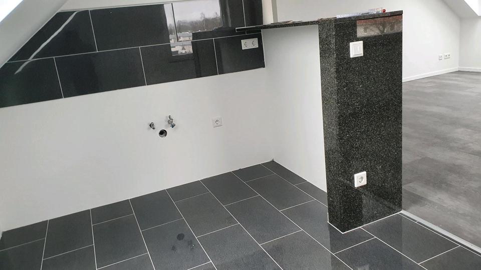 Dachgeschoßwohnung Lage - 2 Zimmer, 65 m&sup2;, 820&euro; | Angebot:25081433
