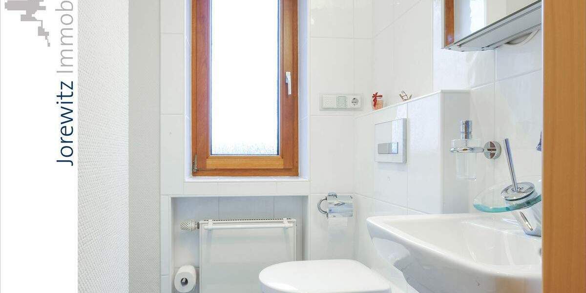 Jöllenbeck: 2 bereits in Wohnungseigentum aufgeteilte Einfamilienhäuser mit 4 Garagen & 6 Stellplätzen 9 zimmer