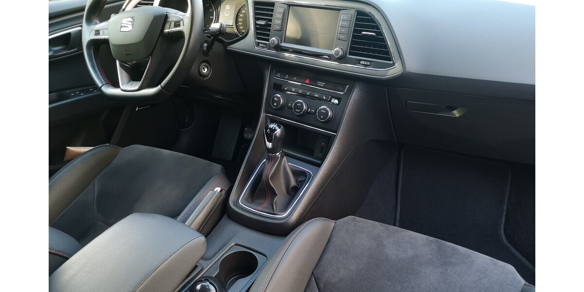 Seat Leon 97.100 km 14.800 € Halle 33790