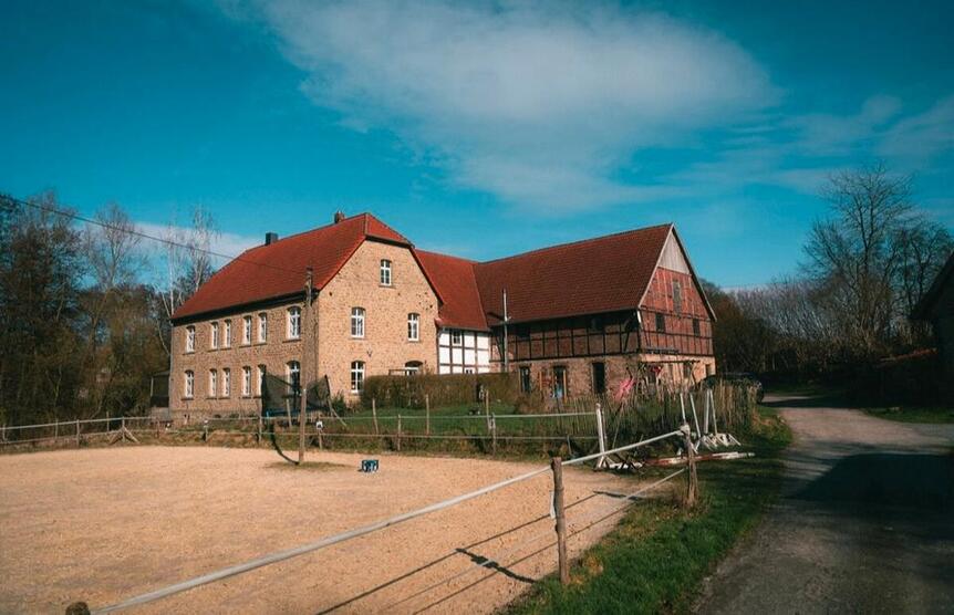 Sanierter Reiterhof mit Reitplatz zu verkaufen