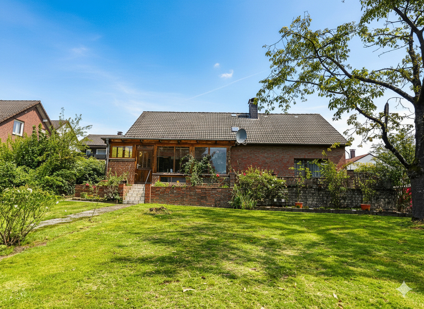 Mit 3D: Endlich Zuhause! Großzügige Familienidylle - riesen Gartenparadies mit zahlreichen Obstbäumen. 9 zimmer