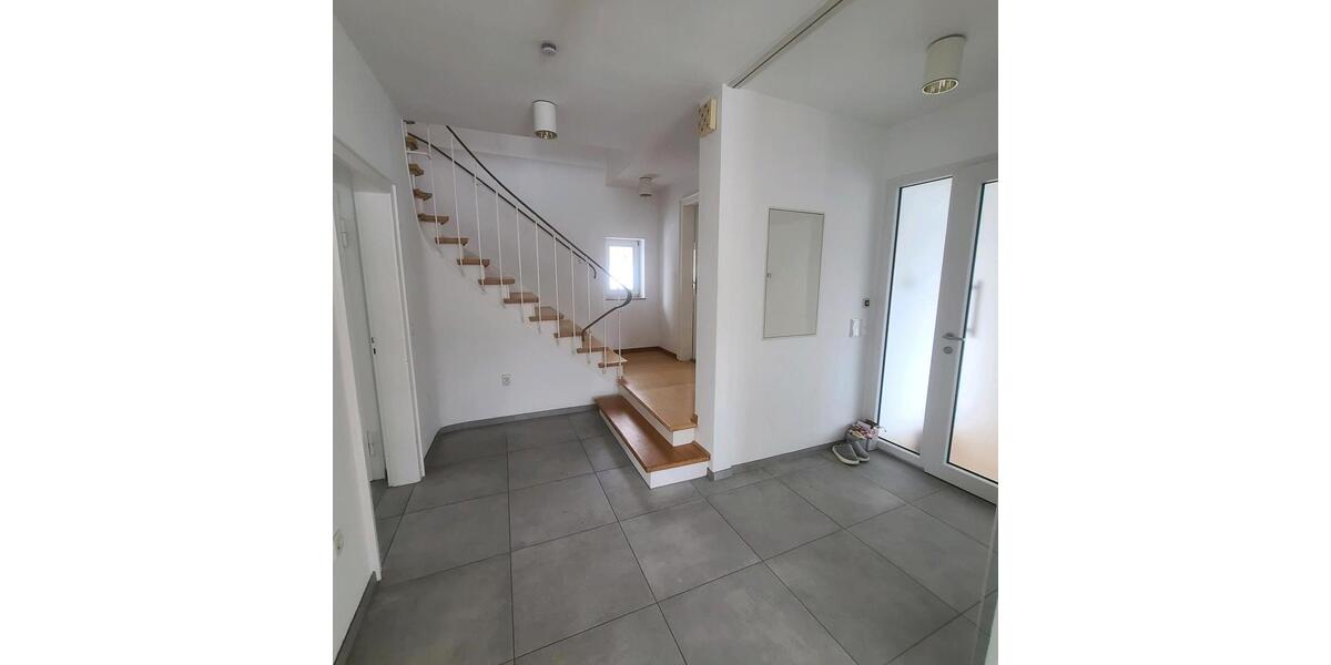 Einfamilienhaus Lemgo - 3 Zimmer, 135 m&sup2;, 1.700&euro; | Angebot:24284339