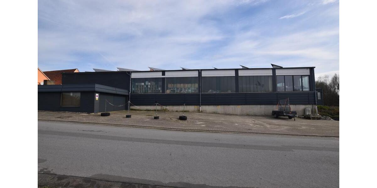 KFZ Schrauberhalle Lager Halle 175qm Hebebühne möglich zimmer