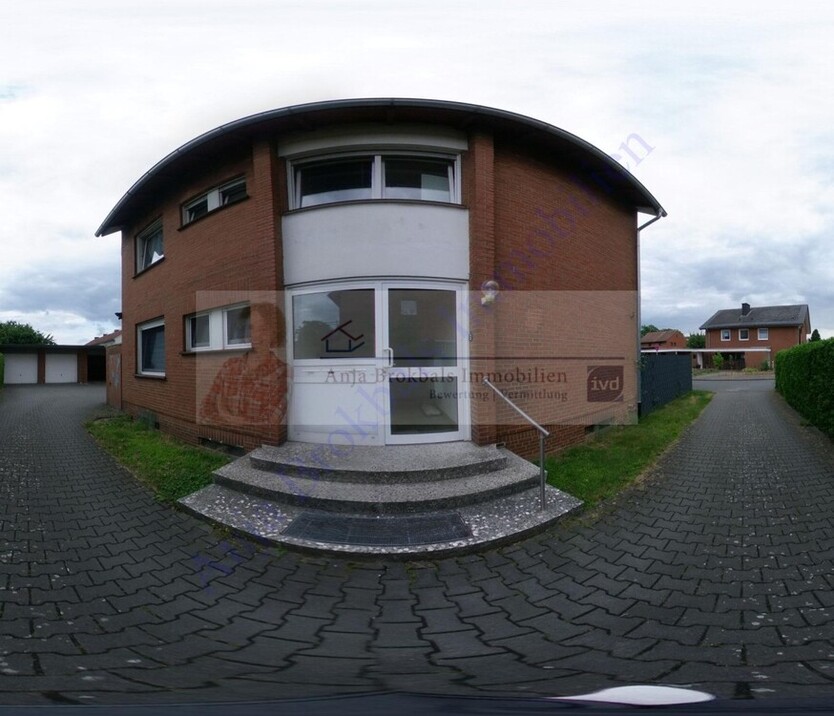 Zweifamilienhaus mit ausgebautem DG und 3 mit Garagen in Harsewinkel, provisionsfrei für Käufer