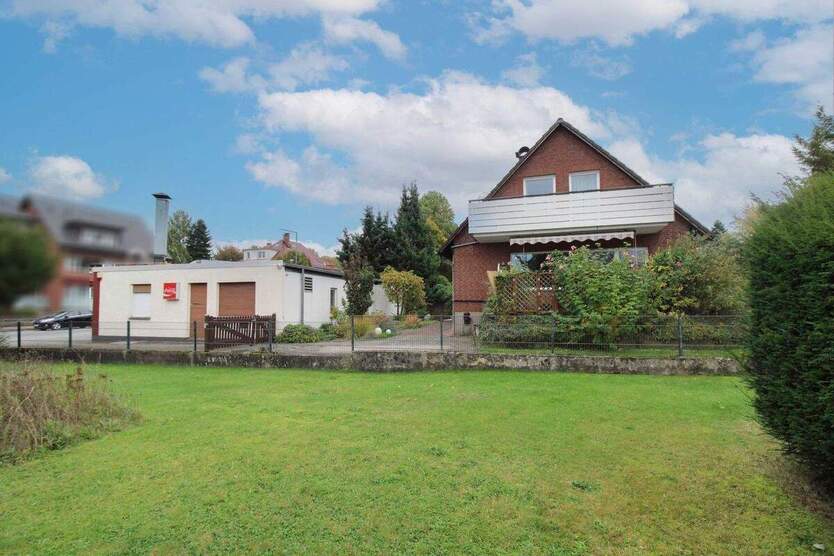 Wohnen & Vermieten in Hiddenhausen - gepflegtes Wohnhaus mit vermietetem Dorfgrill zimmer