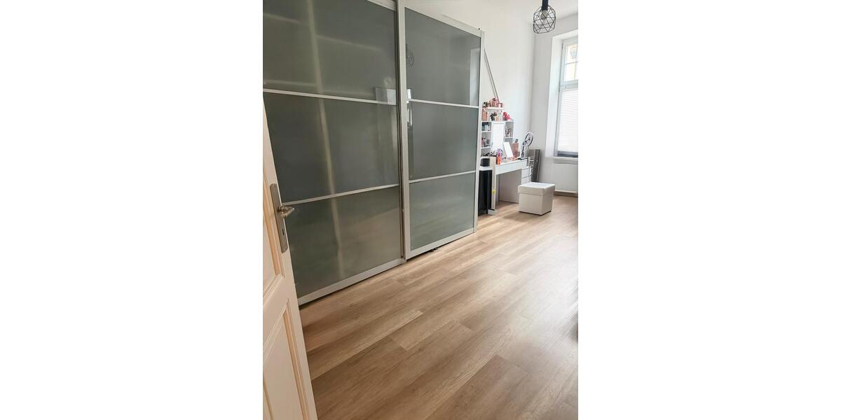Etagenwohnung Lage - 4 Zimmer, 138 m&sup2;, 1.300&euro; | Angebot:26464572