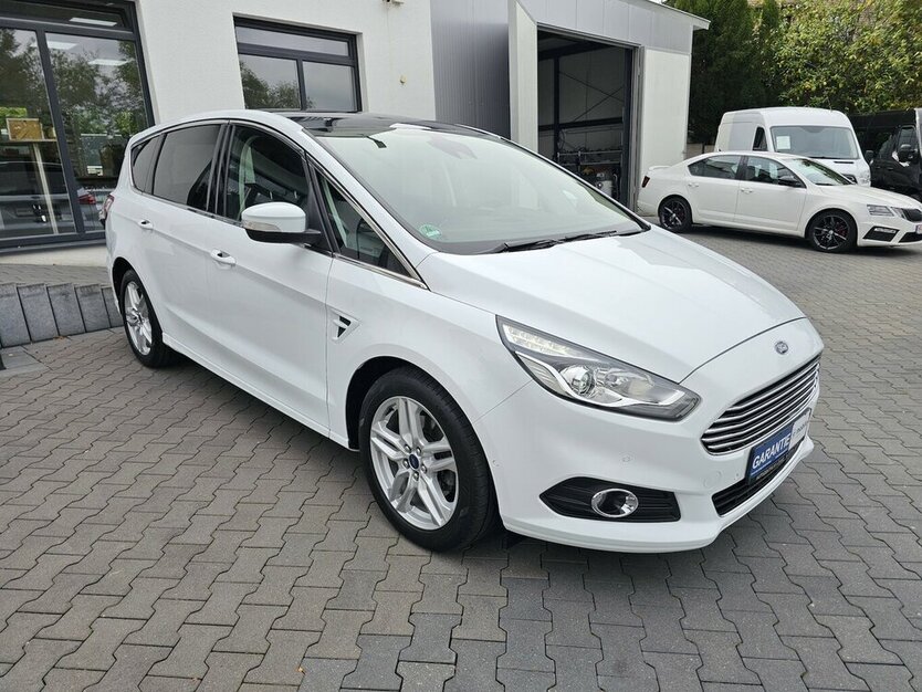S-Max 2.0 Titanium 7-Sitzer NAVI AHK RFK PANO