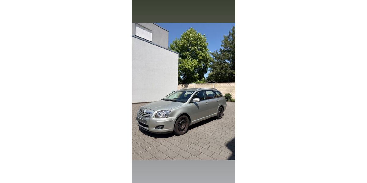 Toyota Avensis 136.000 km 5.850 &euro; Gütersloh 33330