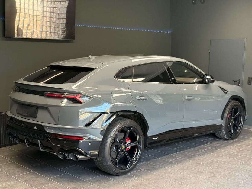 Lamborghini Urus 18.600 km 275.800 € Bielefeld 33647
