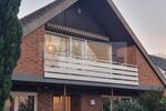 GT: Geräumige 2-Zimmer-Wohnung mit Loggia und modernisiertem Bad im 2-Familienhaus