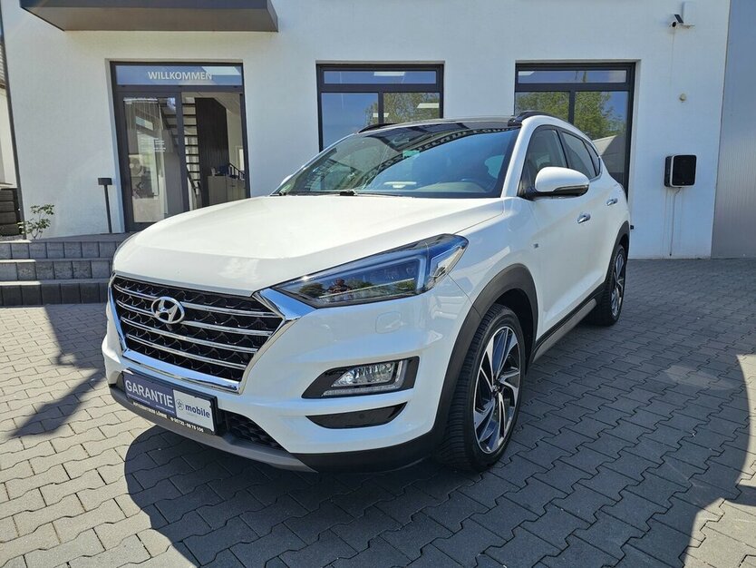 Hyundai Tucson 2.0 CRDI Premium 4WD LEDER RFK PANO. 73.141 km 25.490 € Löhne 32584