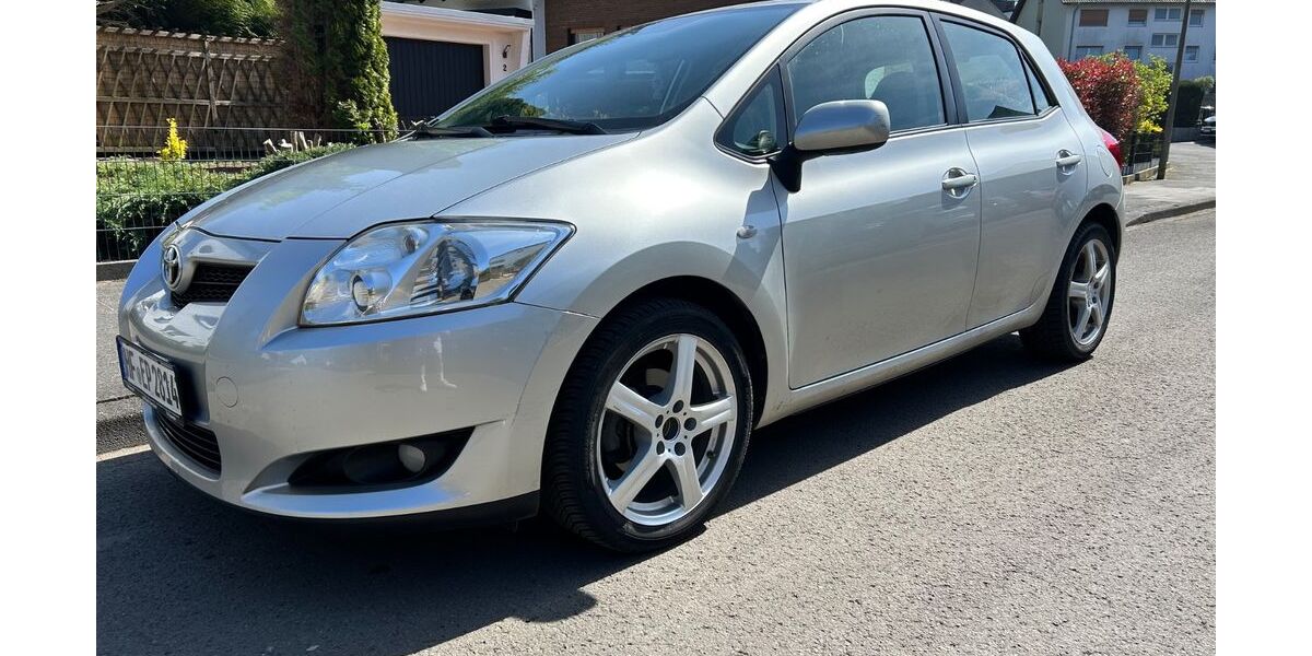 Toyota Auris 79.383 km 3.800 &euro; Löhne 32584