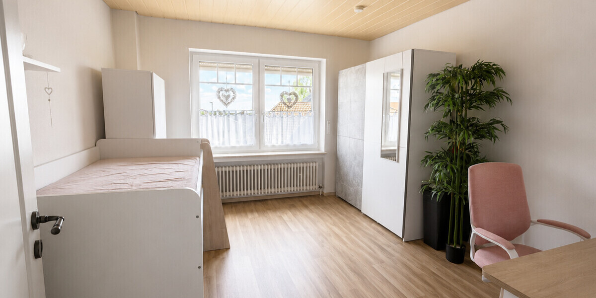Großzügiges Zweifamilienhaus mit Einliegerwohnung und neuer Heizung - Zweifamilienhaus Hüllhorst | Angebot:27003359