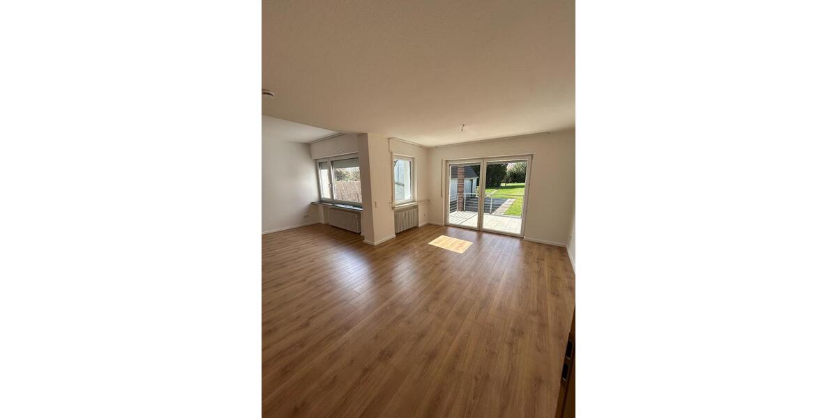 Attraktive 2,5-Zimmer-Wohnung mit großer überdachter Terrasse und 2 zimmer