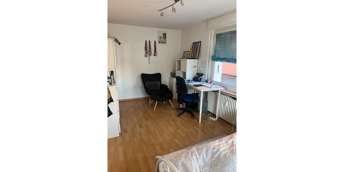 Etagenwohnung Bielefeld Brackwede - 4 Zimmer, 100 m&sup2;, 1.300&euro; | Angebot:25793323