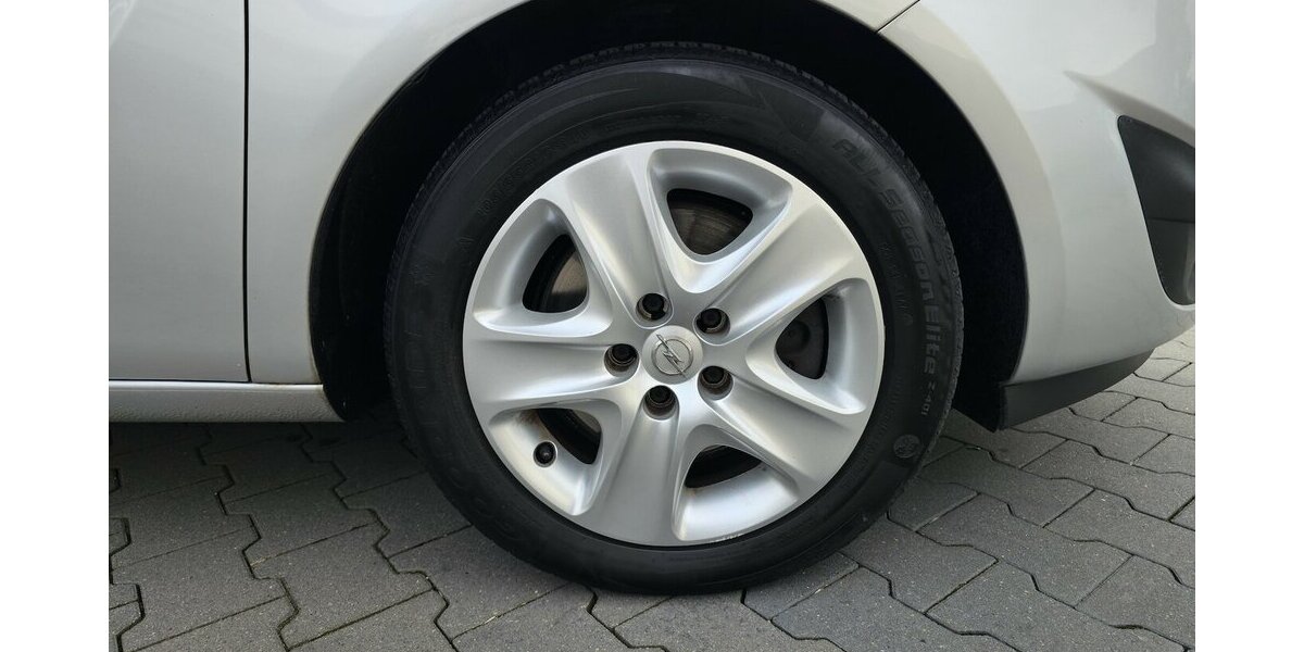 Opel Meriva 1.4 Design Edition NAVI KLIMA TEMPOMAT 127.334 km 5.790 &euro; Löhne 32584