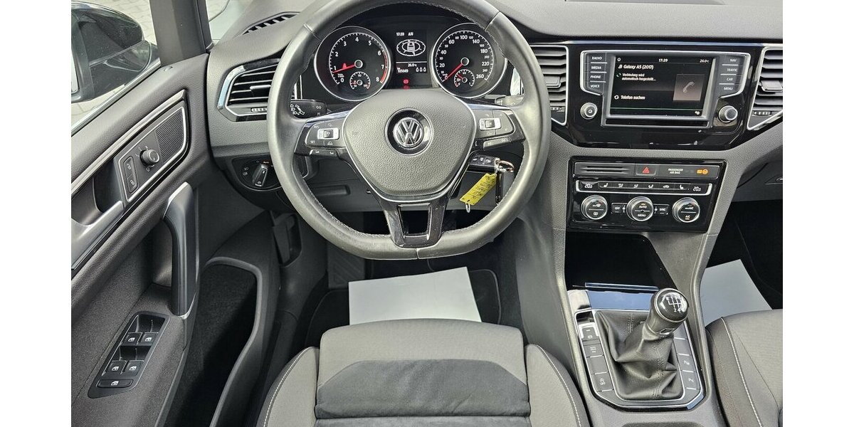 VW Golf Sportsvan 1.4 TSI Highline LEDER NAVI AHK 105.050 km 12.990 &euro; Löhne 32584