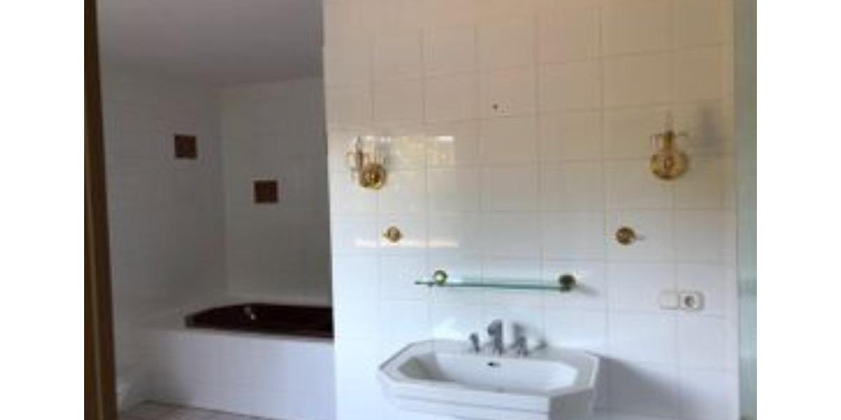 2 ZKBB mit Gäste-WC, Keller und 2 Garagen 2 zimmer