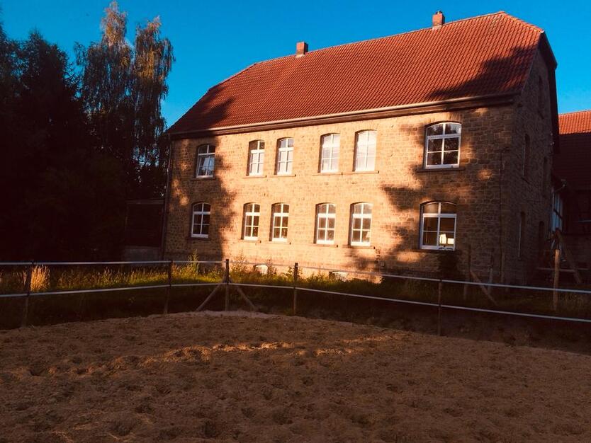 Sanierter Reiterhof mit Reitplatz zu verkaufen