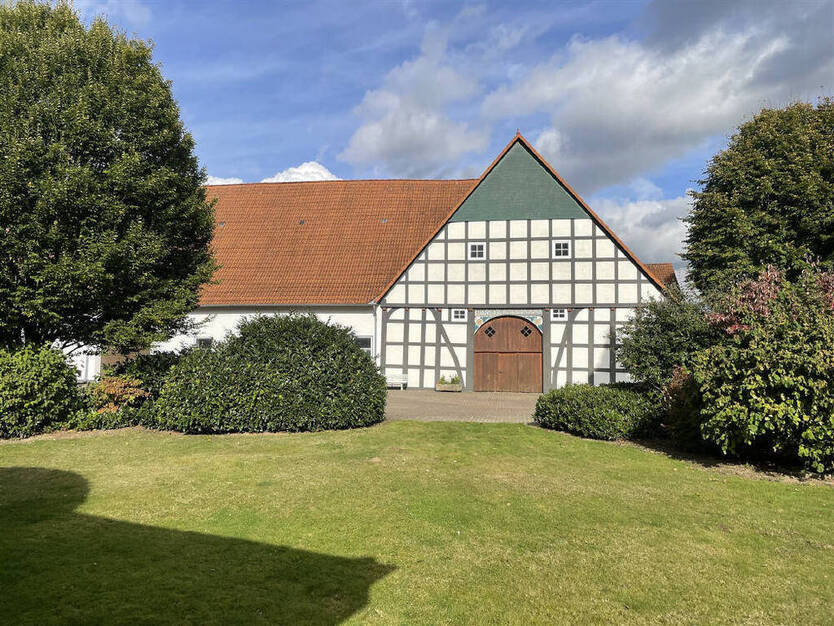 Charmante Hofstelle am Rande von Bad Salzuflen - Vielseitiges Ensemble mit 6 Wohneinheiten und ausreichend Lagerkapazitäten