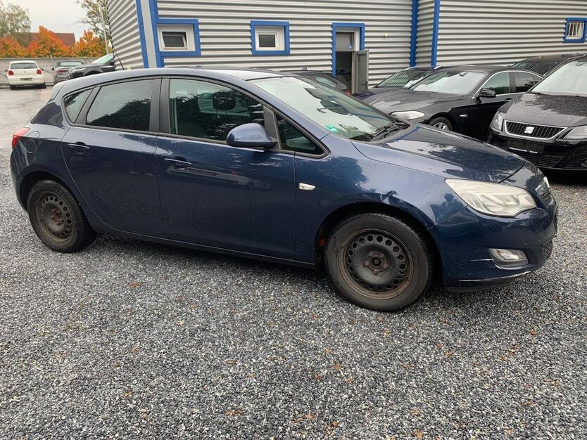 Opel Astra 276.000 km 2.499 € Detmold 32758