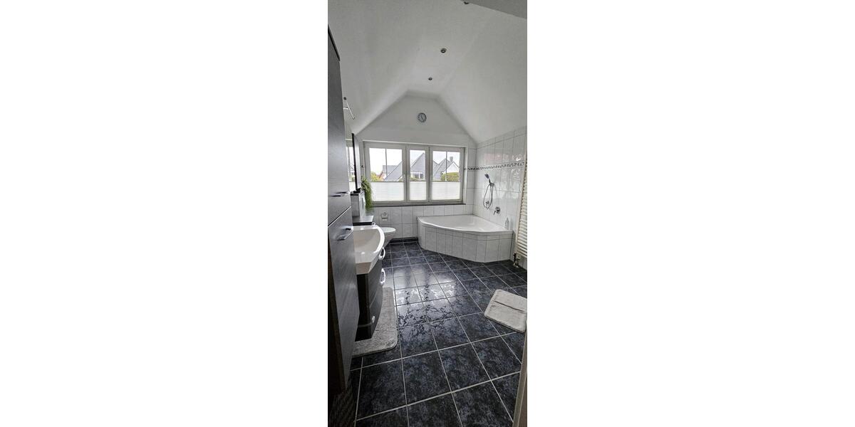 Doppelhaushälfte Versmold - 6 Zimmer, 136 m&sup2;, 1.200&euro; | Angebot:25208858