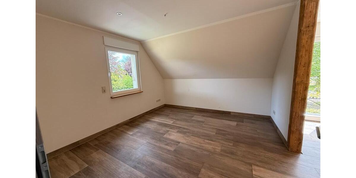 Mehrfamilienhaus, Wohnhaus Hüllhorst - 8 Zimmer, 244 m&sup2;, 1.790&euro; | Angebot:26533419