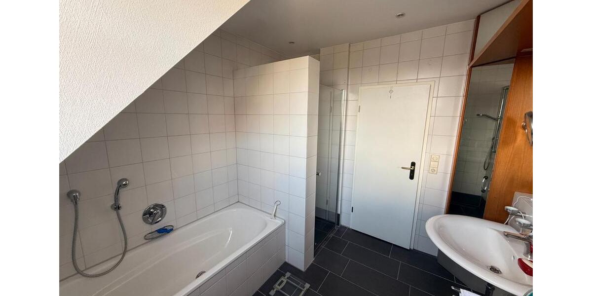 Dachgeschoßwohnung Rheda-Wiedenbrück Wiedenbrück - 4 Zimmer, 113 m&sup2;, 289.000&euro; | Angebot:27024039