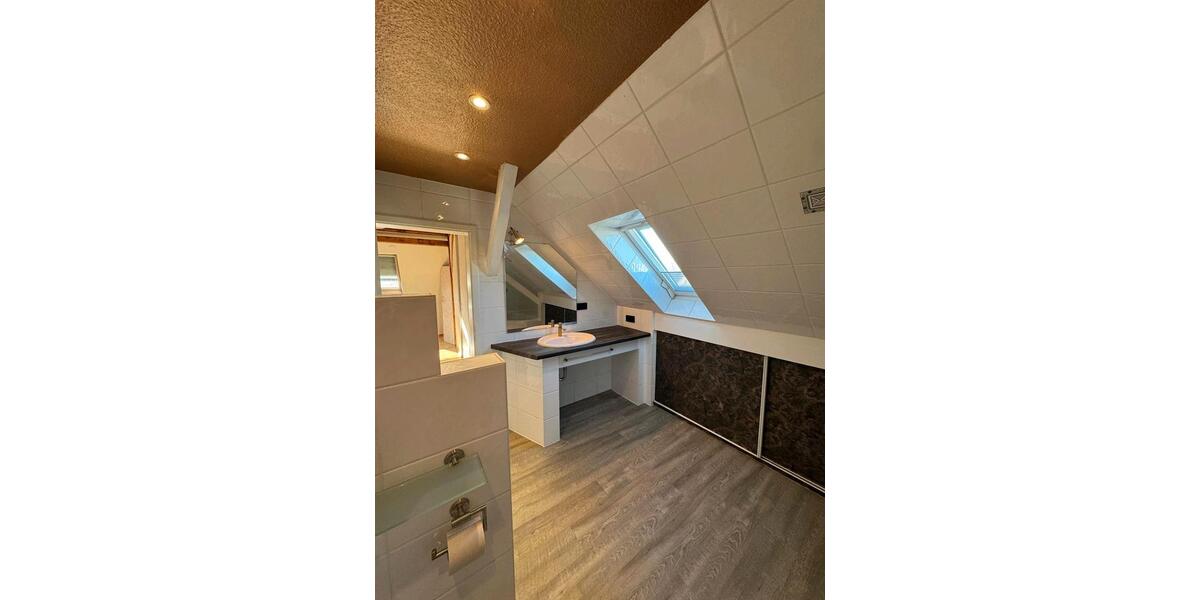 Etagenwohnung Halle - 4 Zimmer, 160 m&sup2;, 1.200&euro; | Angebot:25407439