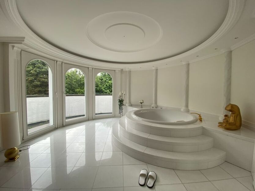 Provisionsfrei* Luxus-Villa mit einzigartigem diskretem parkähnlichem Anwesen von privat! 14 zimmer