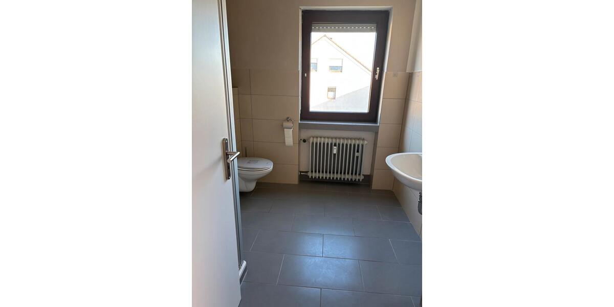 Etagenwohnung Lage - 3 Zimmer, 74 m&sup2;, 750&euro; | Angebot:25751618