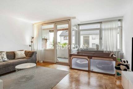 Erbbauzins: Helle 3-Zimmer-Wohnung mit Loggia - ca. 76 Quadratmeter in der ersten Etage
